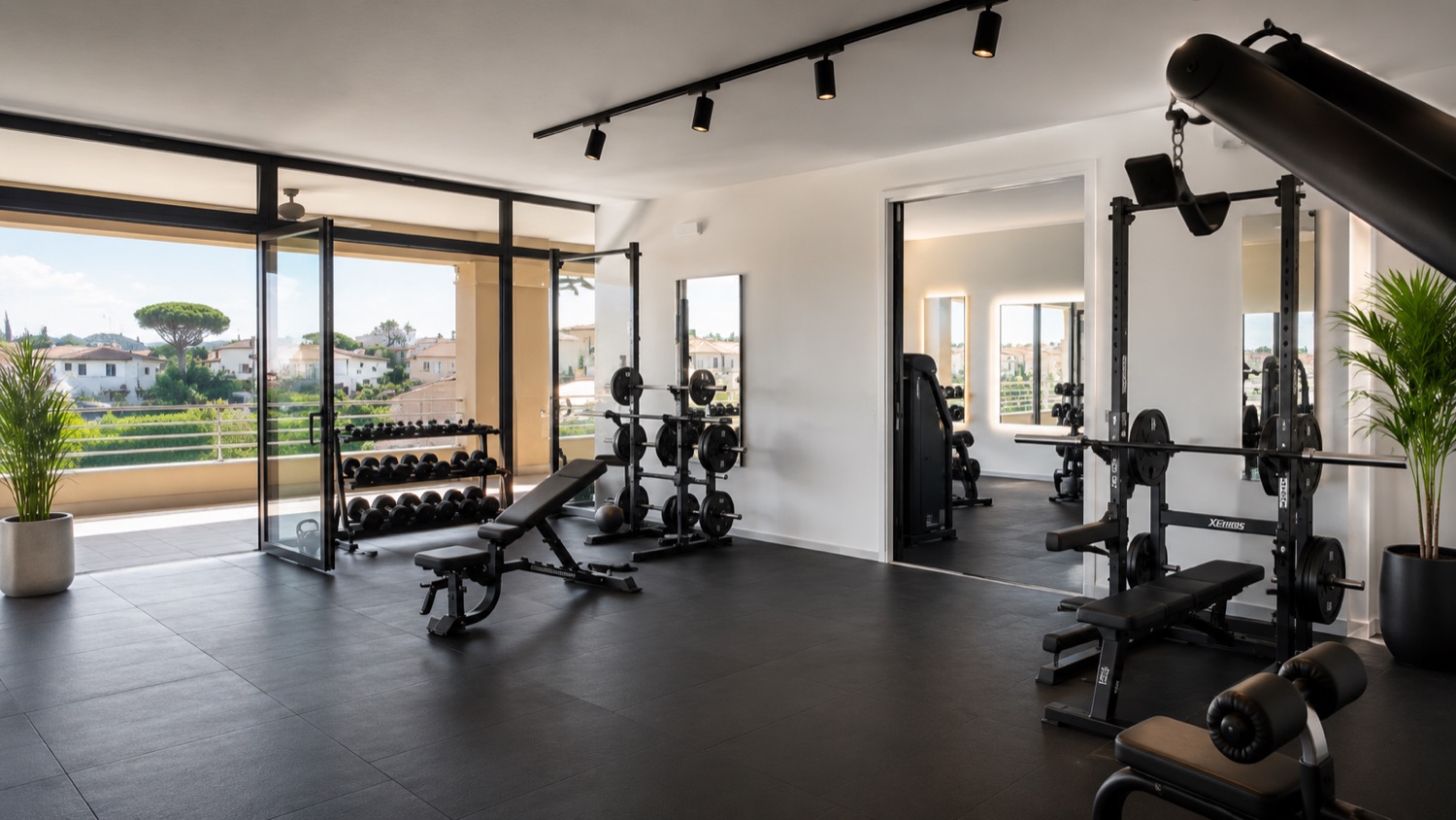 Sala pesi del club ELÉVA con vista